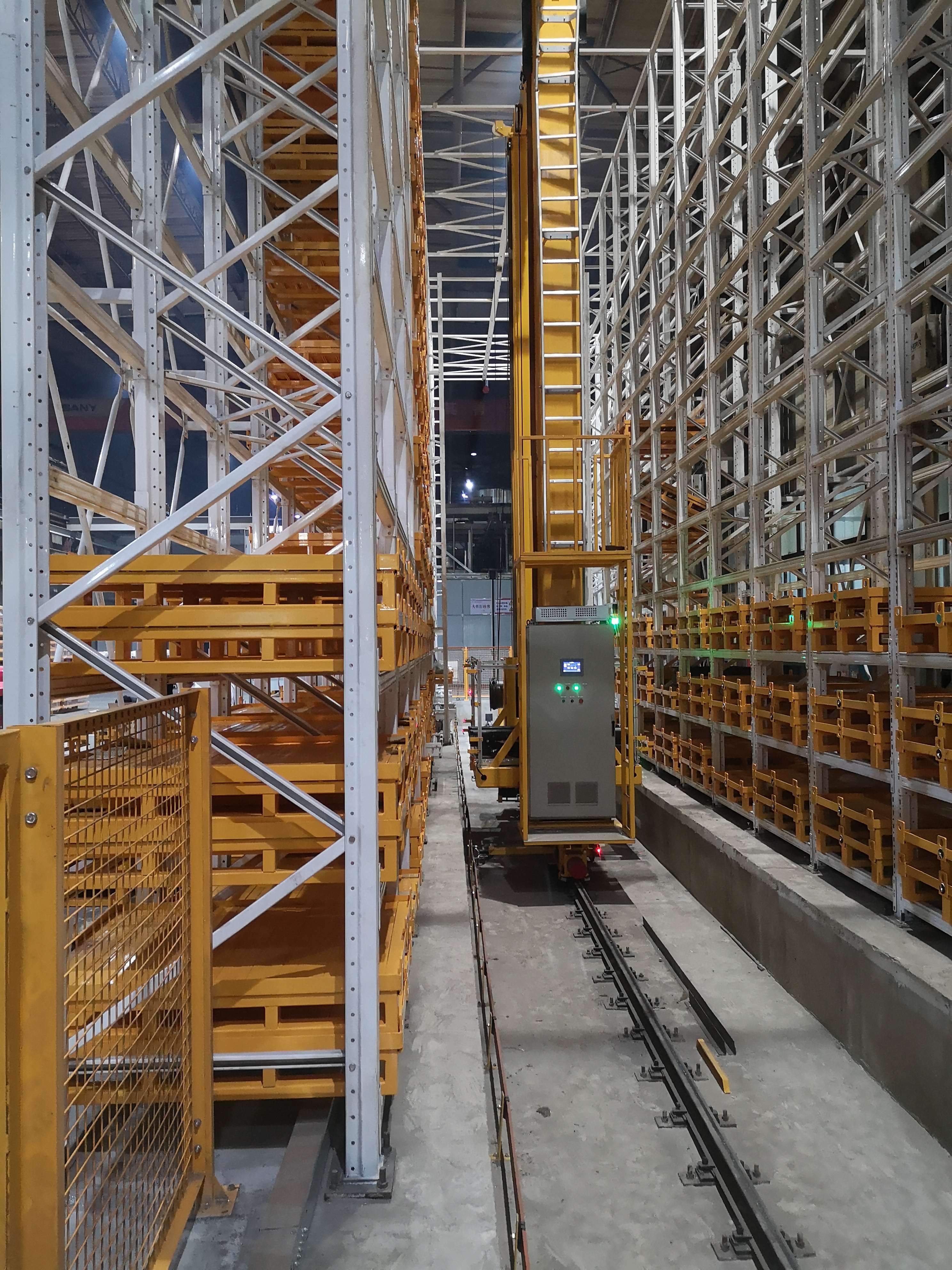 重（chóng）載型（xíng）巷道堆（duī）垛機